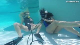 Underwater Show Vodichkina 和 Farkas 水下 热 女同性恋者