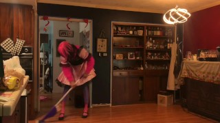 Suéter sissy limpia el piso (sissy maid)