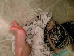 Nasty Milf Pisses In Bathroom Sink Before Bed