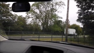 Pijpbeurt / Mijn proteïneschot buiten in de auto Park