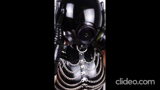 Miss Maskerade Onlyfans 预告片。戴上乳胶橡胶罩的防毒面具