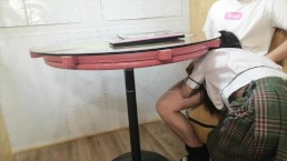 Pinay 18 岁学生 Kantutan Sa Food Park