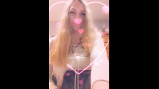 Сексуальная блондинка Trap Trans Crossdress Teen трахает задницу огромным фаллоимитатором в нижнем белье 