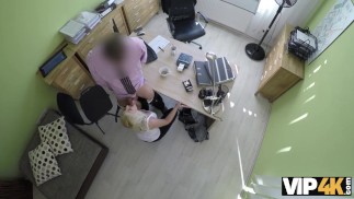 VIP4K. Mlle aux cheveux blonds Katy Rose a des relations sexuelles