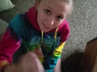 在放荡的面部护理后吮吸悸动的鸡巴 - 射在我的脸上宝贝！POV！