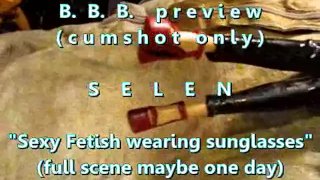 B.B.-voorbeeld: Selen "Fetish Outfit & Sunglasses" (alleen cum) WMV met SloMo
