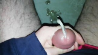 Nie znosi masturbacji i wytryskuje w magazynie.