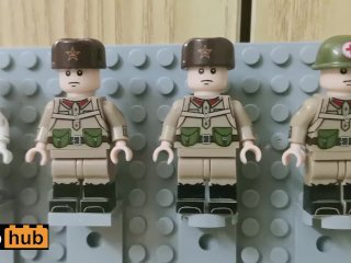 32 Lego minifigures