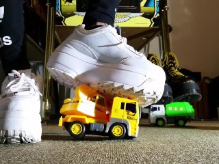 Toycar Crushing with Fila Disruptor Plateau (View 1)