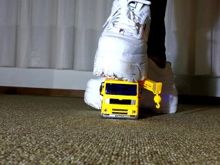 Toycar Crushing with Fila Disruptor Plateau (View 2)