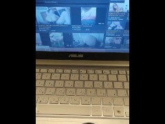 Смотрю видео на порнохаб и трахаю себя игрушкой - Screenshot 16 of 16 - See Porno