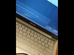 Смотрю видео на порнохаб и трахаю себя игрушкой - Screenshot 3 of 16 - Toy