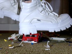 Toycar Crushing with Buffalo Sneaker (Trailer)