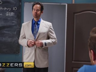 Brazzers - Curvy busty coed Violet Myers rides teacher screenshot number 2