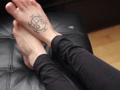 Playing With My Feet While I wait for a Foot Slave