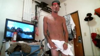 Хвастаюсь перед камерой в своей комнате