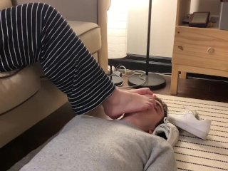 Girlfriend makes_me smell her feet aftershopping in her smelly shoes