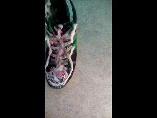 Messy u&me shoes get cummed