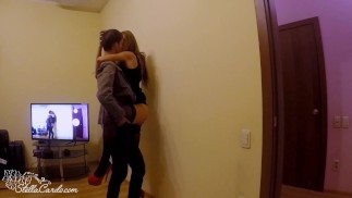 Сексуальная Взломщица Совратила Охранника - Страстный Петтинг