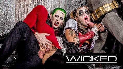 Wicked - Harley Quinn follada por Joker y Batman