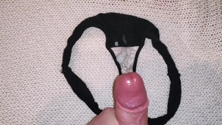 射在我的继妹脏内裤上