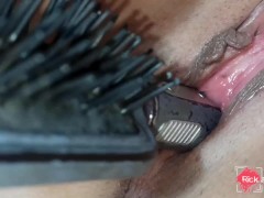 Расческа в киске крупным планом 4К - Screenshot 8 of 16 - Amateur