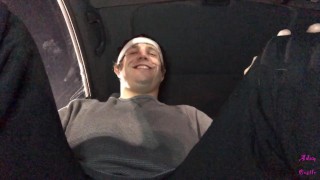 Gozer doms Sissy met boeren in de auto POV