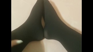 米莉的脚穿着黑色紧身袜 ♡