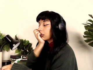 LOFI BEATS TO RELAX/STUDY TO GIRL TAKES BREAK FROM STUDYING