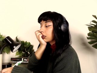 LOFI BEATS TO RELAX/STUDY TO GIRL TAKES BREAK FROM STUDYING 