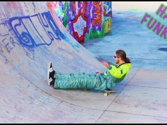 BORNHUB - BIG BLACK CLOCK