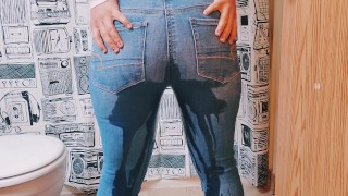 Jeans Desesperado Molhando E Um Pouco De Jogo De Buceta
