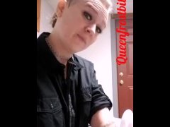 Be yourself.  - Screenshot 2 of 16 - Frostbitten