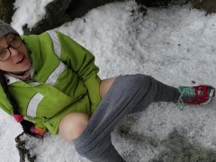 HOT Piss On The Cold Snow