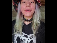 Zaturn shows off long tongue 