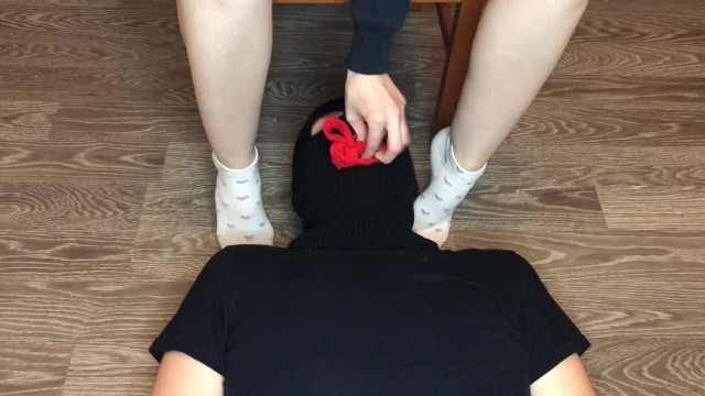 kelly_feet teen girl dominates guy socks worship and eating red thong