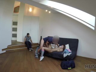 HUNT4K. Angella Christin de la estación de_autobuses llega al servicio