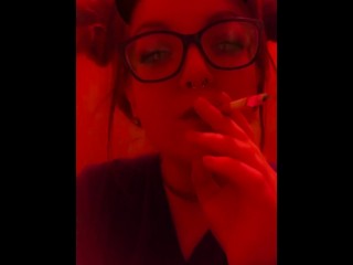 Pequeña Red Devil SFW Fumando (babygirl_goth)