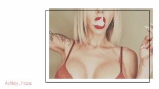 Blonde con grandes tetas y Red fumar lápiz labial - Ashley_Haze