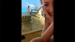 Orgasmo público na sauna! Buceta molhada com os dedos