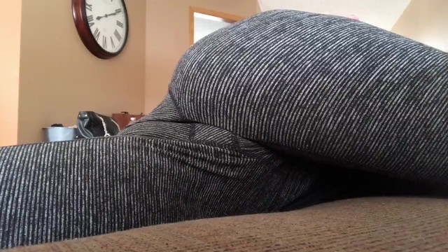 Amateur babysitter gets freaky in leggings during nap time