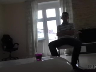 HUNT4K. Denisse vient à Prague pour s'amuser mais pas_pour les