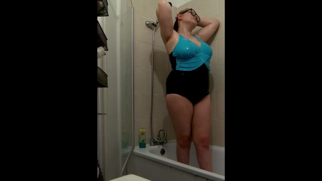 BBW Penny Showering in Black Swimsuit - Pornhub.com