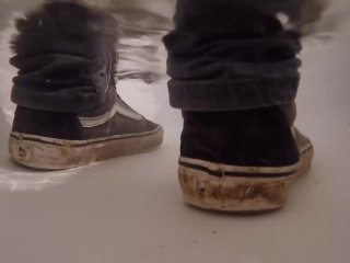 Piss SkinnyJeans, Vans Old_Skool and Clothed Bath