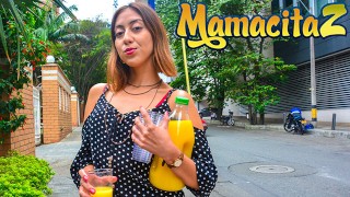 Mamacitaz ジューシーなお尻を拾ったカルネデルメルカードラティーナは彼女の猫をドキドキさせます