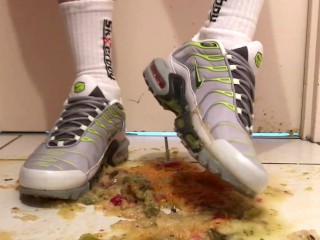 Nike Tuned Crushing Fruits