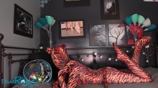 Pussy Lounging In Zentai PREVIEW
