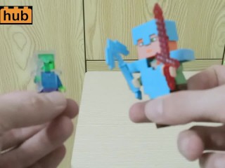 Минифигурка и мегафигурка Lego Minecraft