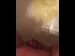 Peeing before bath - Screenshot 11 of 16 - Pee