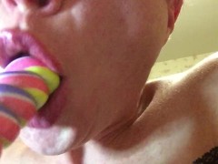 Myra fucks her ass with candy and squirts before sucking on it. 4K